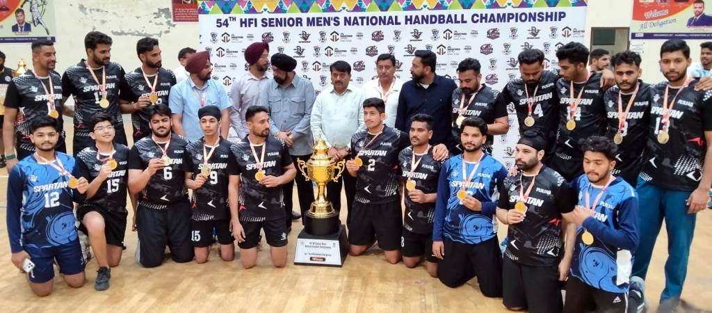 Vet Varsity sports person clinches gold at national handball championship